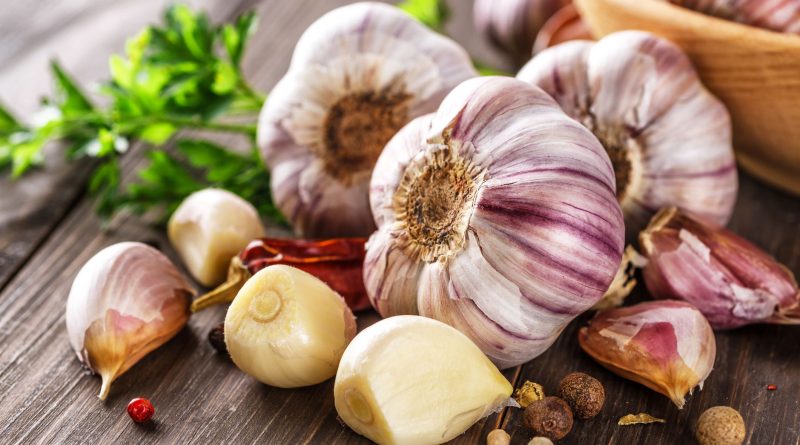 8 ways garlic can benefit men's health